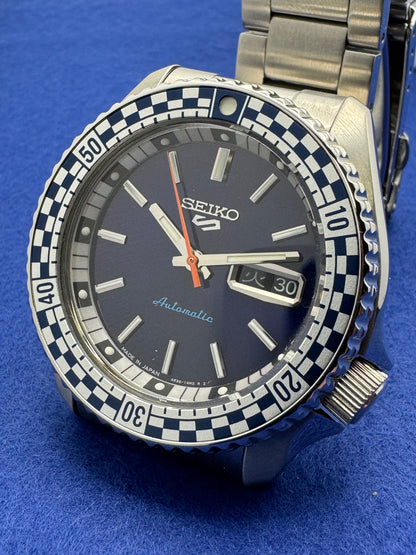 Seiko 5 Sports SBSA243 / SRPK65K1 „Checkerboard Rally Diver“ – Special Edition