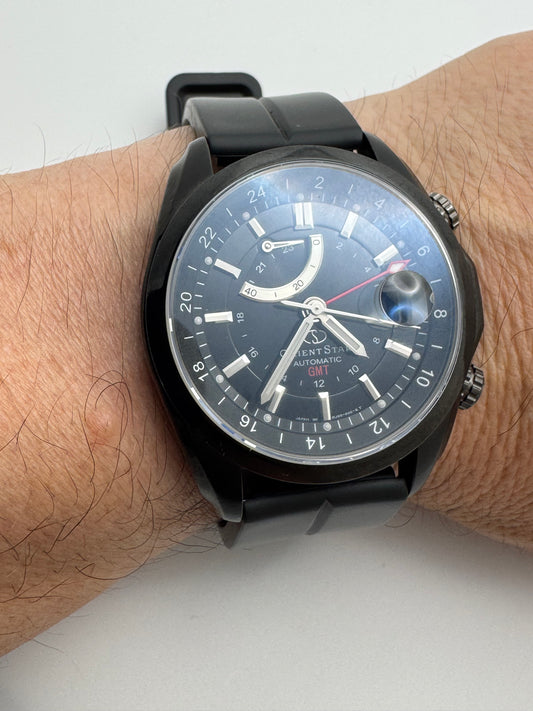 Orient Star Automatic GMT – black ion-plated, power reserve and second time zone – exhibition case back