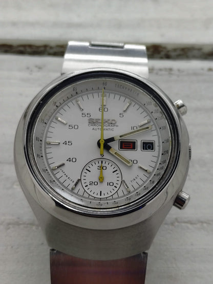 Seiko 6139 "Helmet" Automatic Chronograph – very rare white variant with yellow indices – fully serviced (2026) – original Seiko steel bracelet – non-model-correct case back