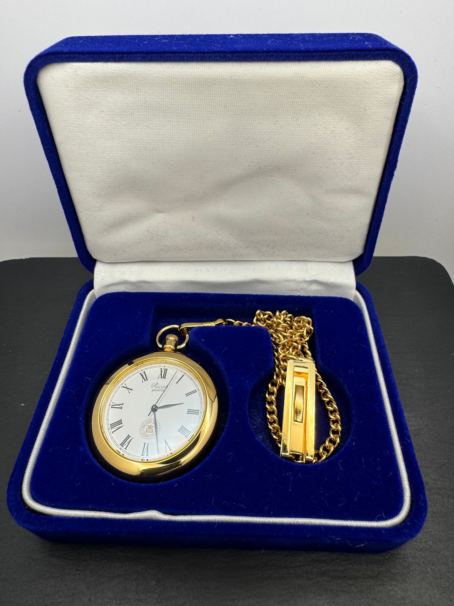 Ricoh Quartz Taschenuhr – Jubiläumsedition Zen-Nichi Kaikan („全日会館落成記念“)