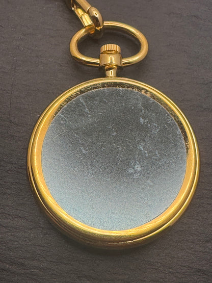 Seltene Taschenuhr aus Kyoto – japanische Kiefern in traditionellem Kunsthandwerk (Kyō-Zōgan)