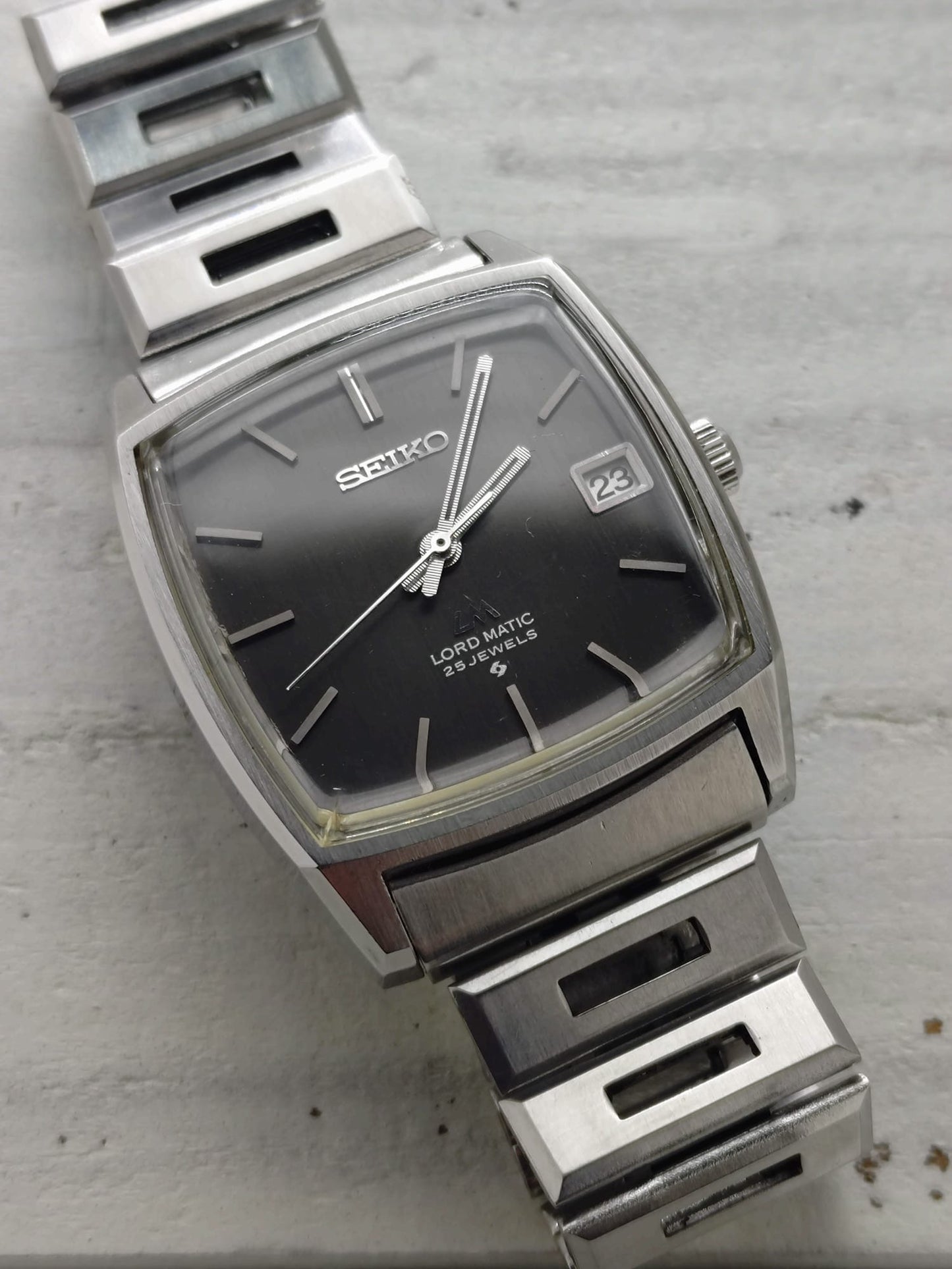 Seiko Lord Matic 5605-5000 – Graues Leinen-Zifferblatt & Original-Stahlband – 25 Jewels, Dezember 1969