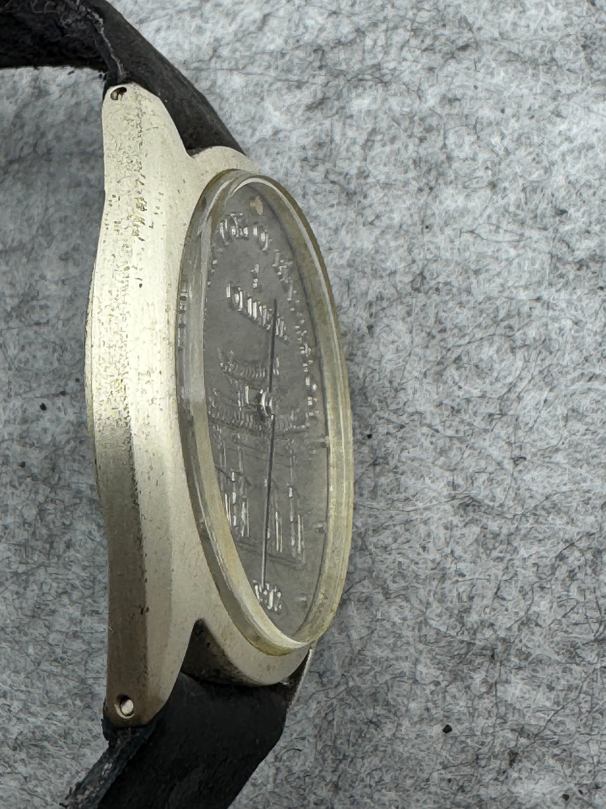 Citizen "The Memory of Reversion – Okinawa 1972" – 920 silver, relief dial – Complete set with cassette and commemorative medal in NOS (New Old Stock) condition (Ref. 6700-673310 YO, May 1972)