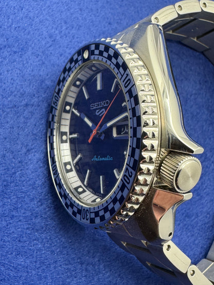 Seiko 5 Sports SBSA243 / SRPK65K1 „Checkerboard Rally Diver“ – Special Edition