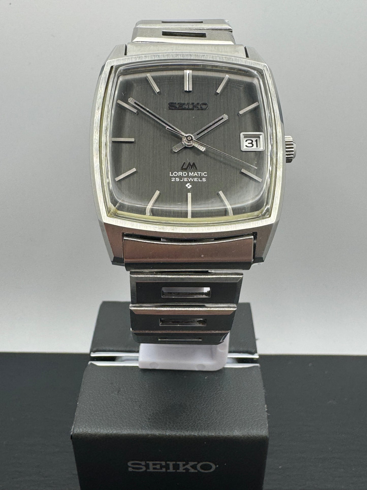 Seiko Lord Matic 5605-5000 – Graues Leinen-Zifferblatt & Original-Stahlband – 25 Jewels, Dezember 1969