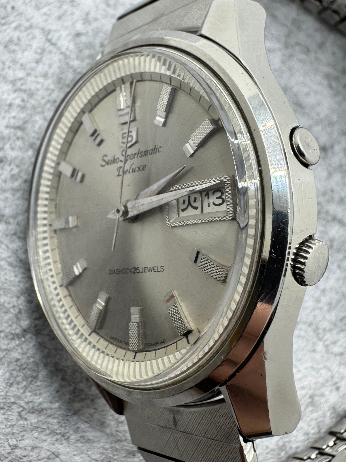 Seiko Sportsmatic Deluxe 7619-7010 - March 1966 - Diashock 25 Jewels, fluted bezel - Original band - freshly serviced