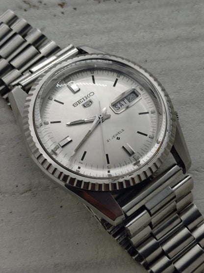 Seiko 5 – Réf. 6119-8031 – Calibre 6119, 21 rubis, Suwa Seikosha – lunette cannelée – juillet 1968 – fraîchement révisée