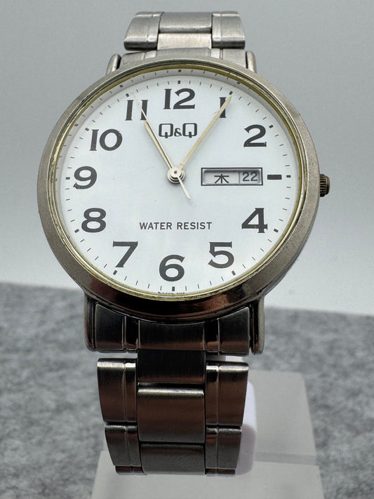 Q&Q 2105 – Quartz JDM avec affichage des jours de la semaine en Kanji