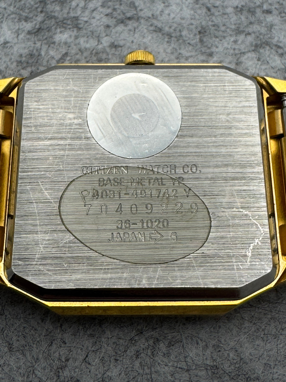 Citizen Quarz – April 1987 – achteckiges Gehäuse, goldfarben – ungetragen mit Originalarmband