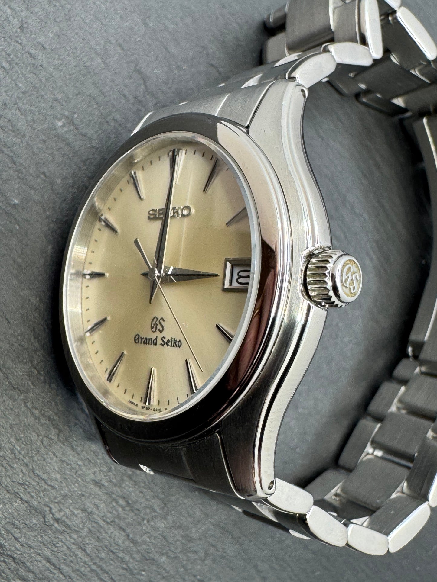 Grand Seiko Quarz SBGX005 / 9F62-0A10 - Champagnerfarbenes Sunburst-Zifferblatt · Original Stahlband mit GS-Schließe · Februar 2004