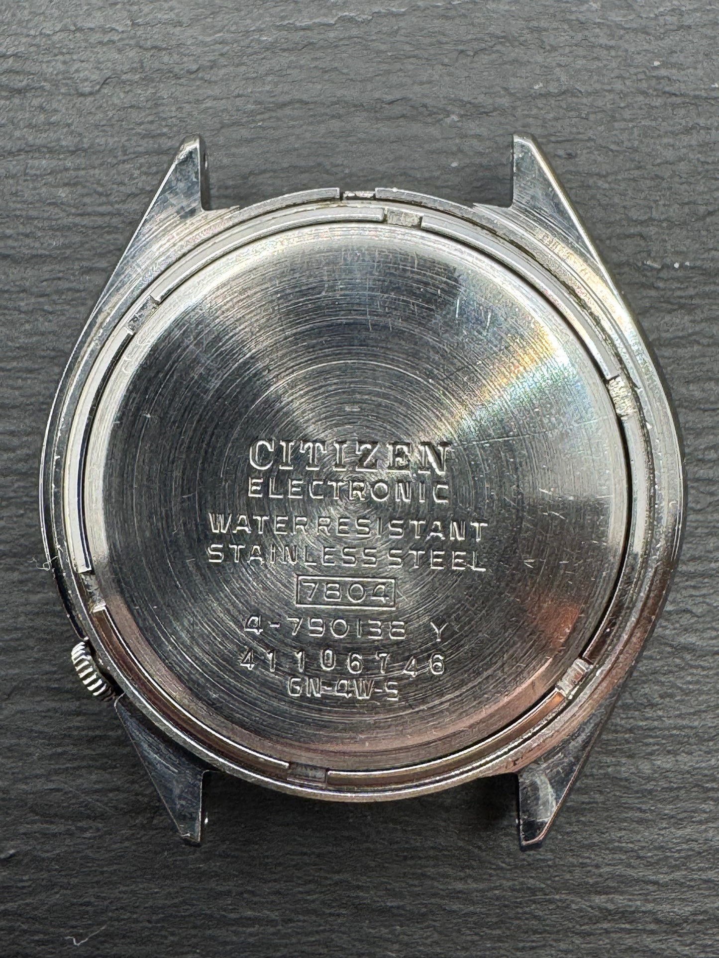 Citizen Cosmotron Electronic 4-790138 Y aus November 1974 mit blauem Sunburst-Zifferblatt und Originalband