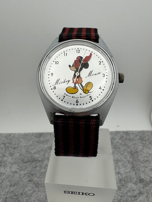 Seiko Mickey Mouse 5000-7000 – Remontage manuel, années 1970 – avec bracelet Disney d’origine
