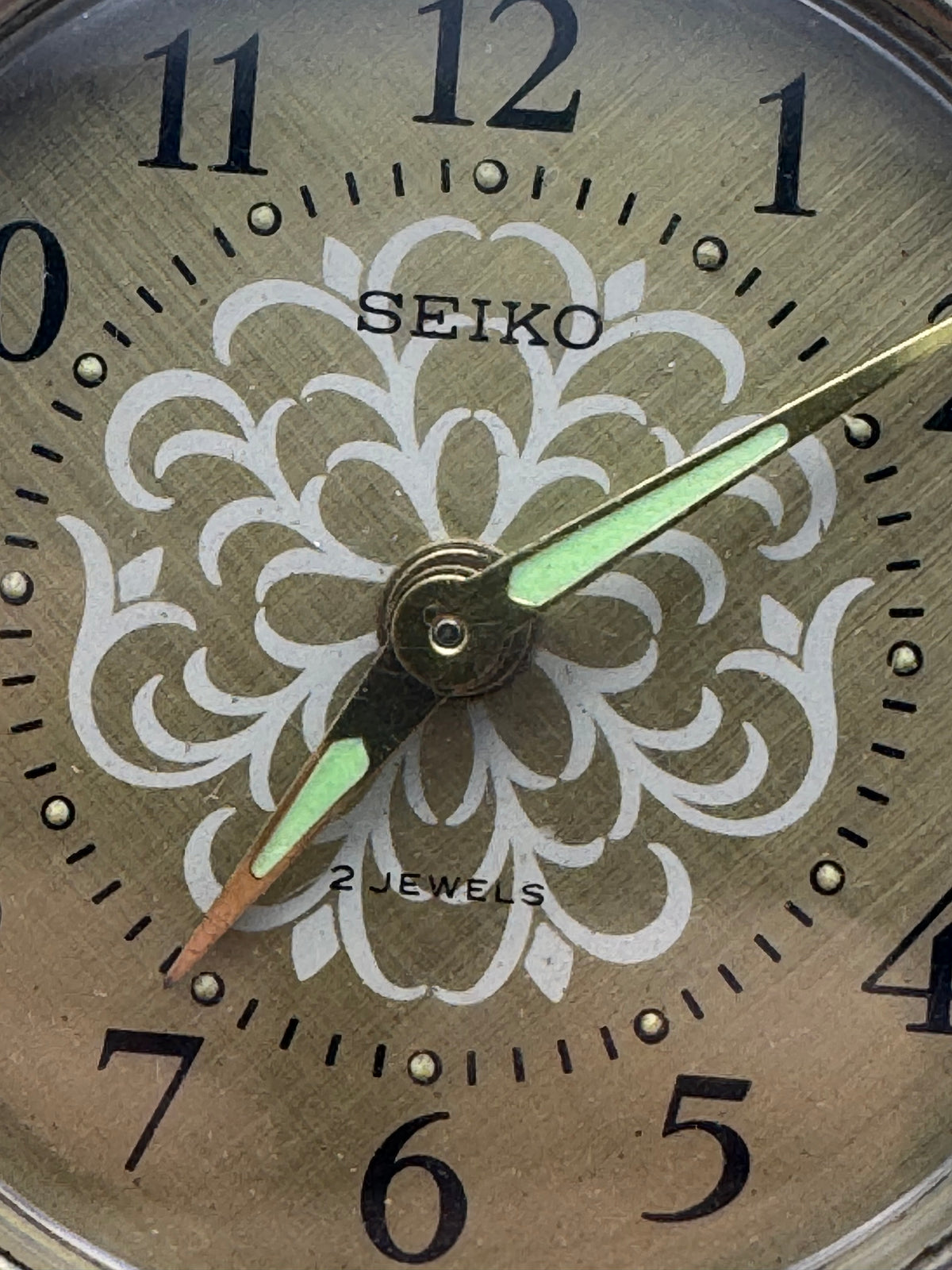 Seiko Reisewecker 70er Jahre – mechanischer Handaufzug – schwarzes Klappgehäuse