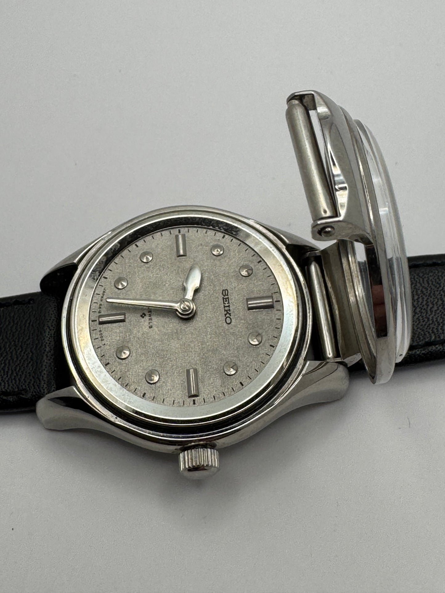 Rarität: Seiko Blindenuhr Ref. 6618-6000 (November 1975) – NOS mit Original-Preisanhänger