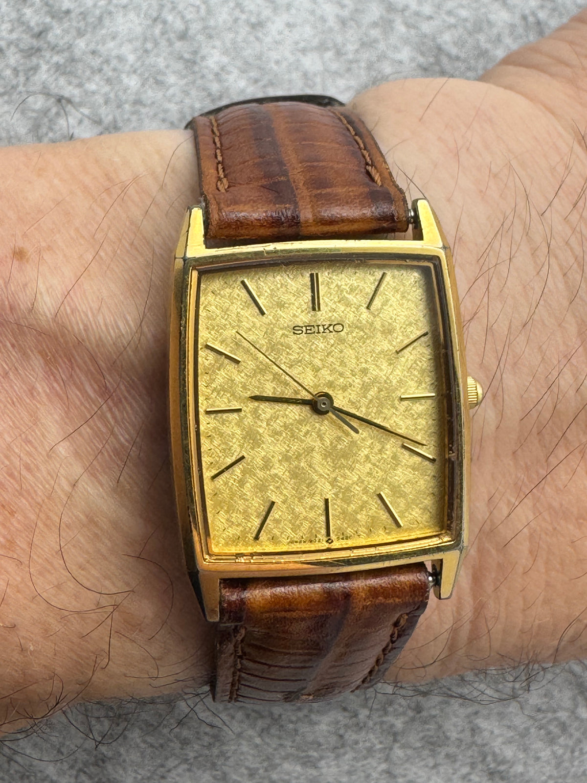 Seiko Quartz 9021-5340 – December 1985 – square, gold-colored – only 5.3 mm high – freshly serviced