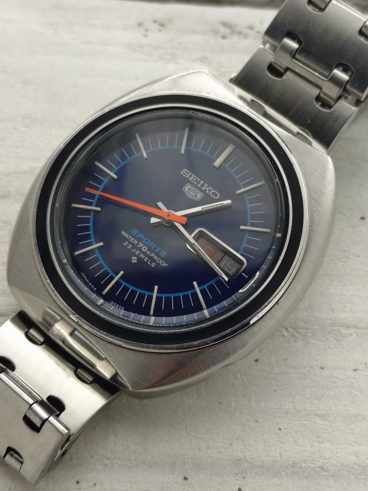 Seiko 5 Sports 6106-8560 – Feb. 1970 – blaues Dial, Originalband, revidiert