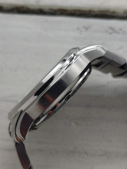 Seiko 5 Automatic SNKL81 (7S26-03S0) -ca. 2005-2010 – Silbernes Sunburst-Zifferblatt & Tag/Datum – 21 Jewels, Made in Japan