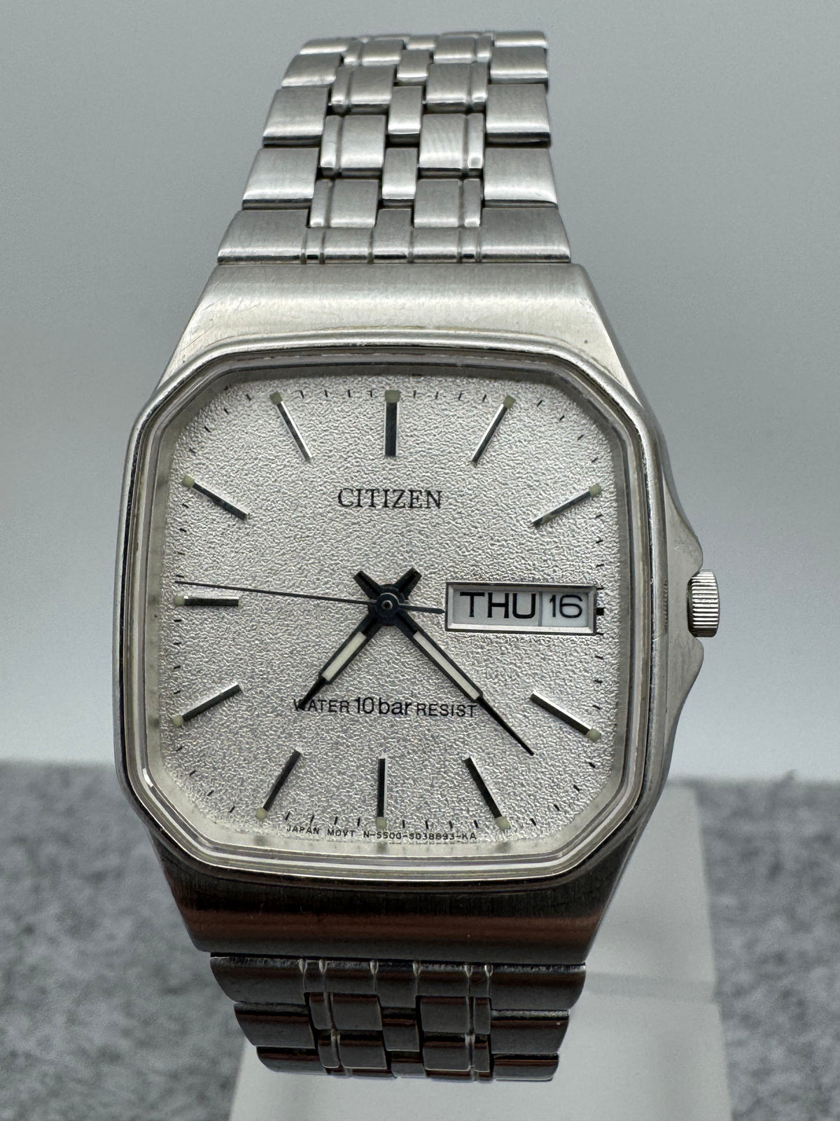 Citizen Quarz 5500-S023211 – November 1994 – quadratisches Gehäuse, Tag/Datum, 10 bar – originales Stahlarmband