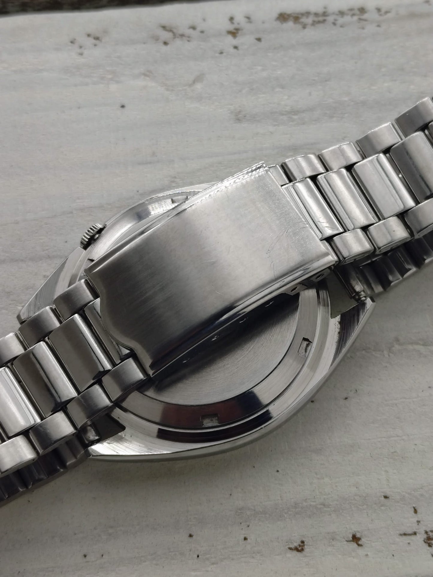 Seiko 5 Automatic 7009-3040 – Graues Sunburst-Zifferblatt & Tag/Datum – 17 Jewels, September 1982