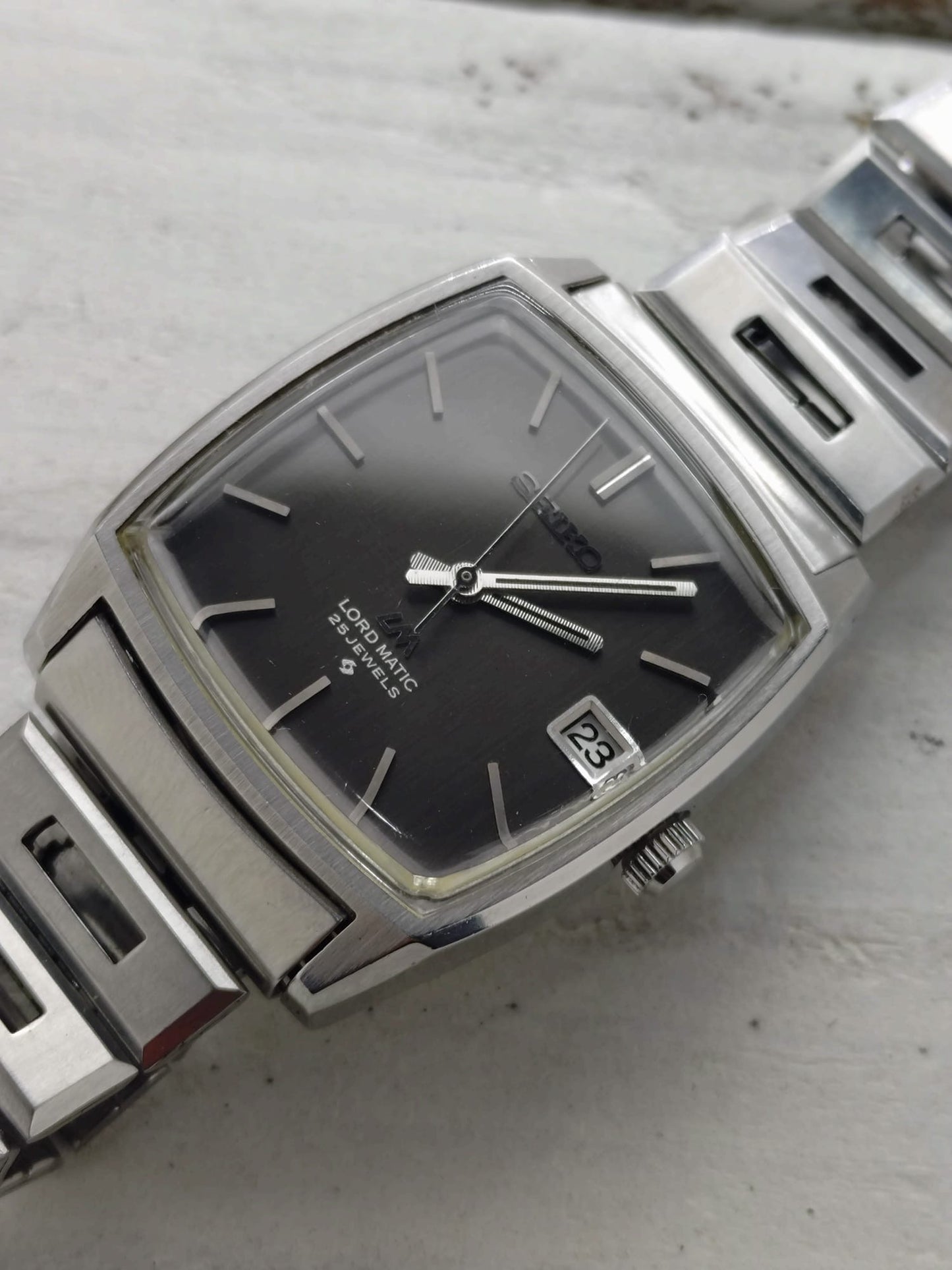 Seiko Lord Matic 5605-5000 – Graues Leinen-Zifferblatt & Original-Stahlband – 25 Jewels, Dezember 1969