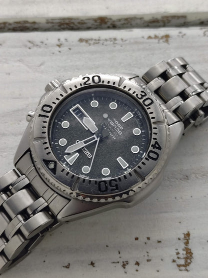 Seiko Kinetic Titanium Scuba 200 m – Ref. 5M63-0B40 – Caliber 5M63, titanium, diver's bezel – June 2006