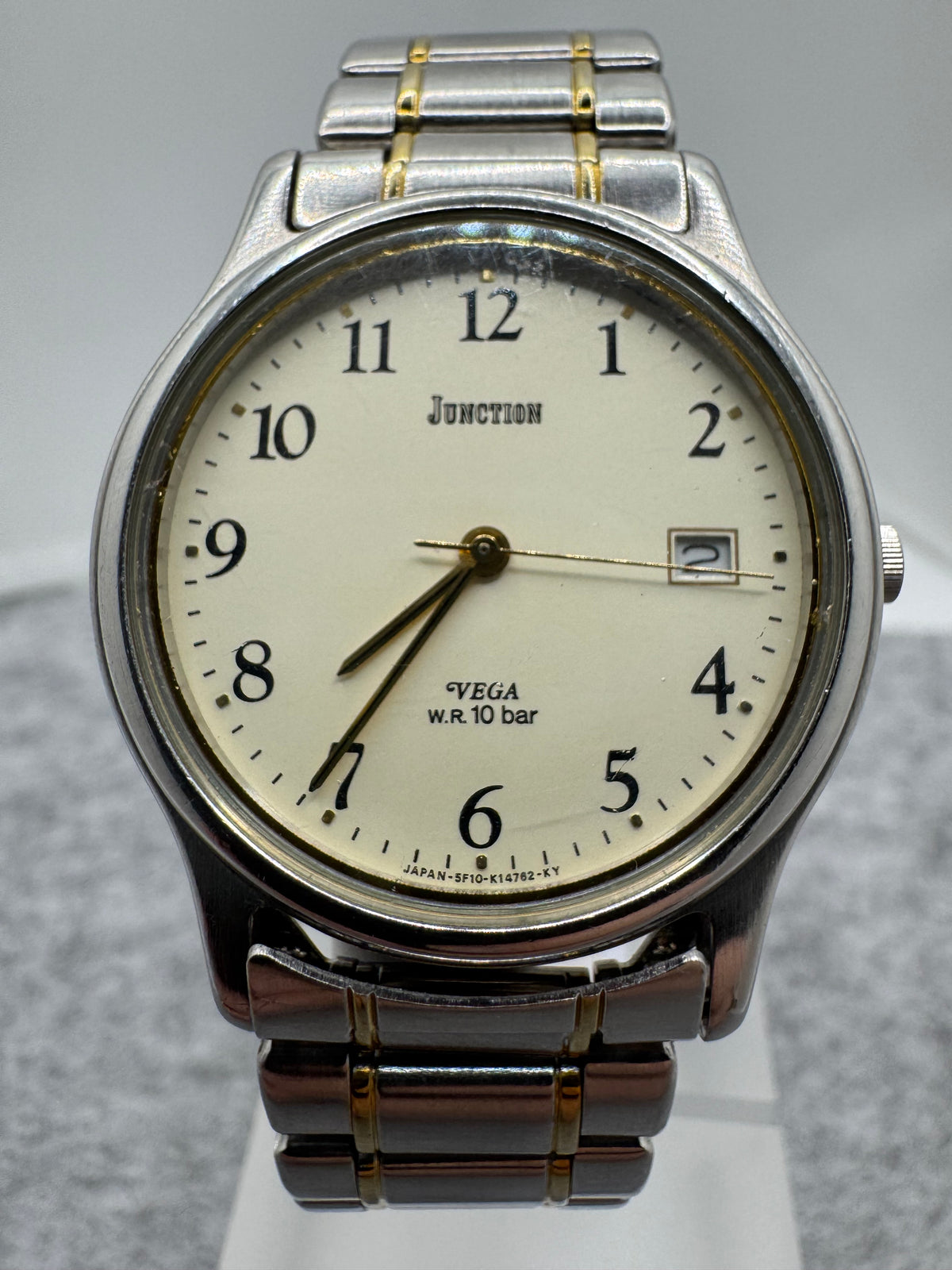 Citizen VEGA Junction Quartz – Ref. 5510-K04361 CKK – November 1992 – 10 bar, Date – Two-tone steel bracelet