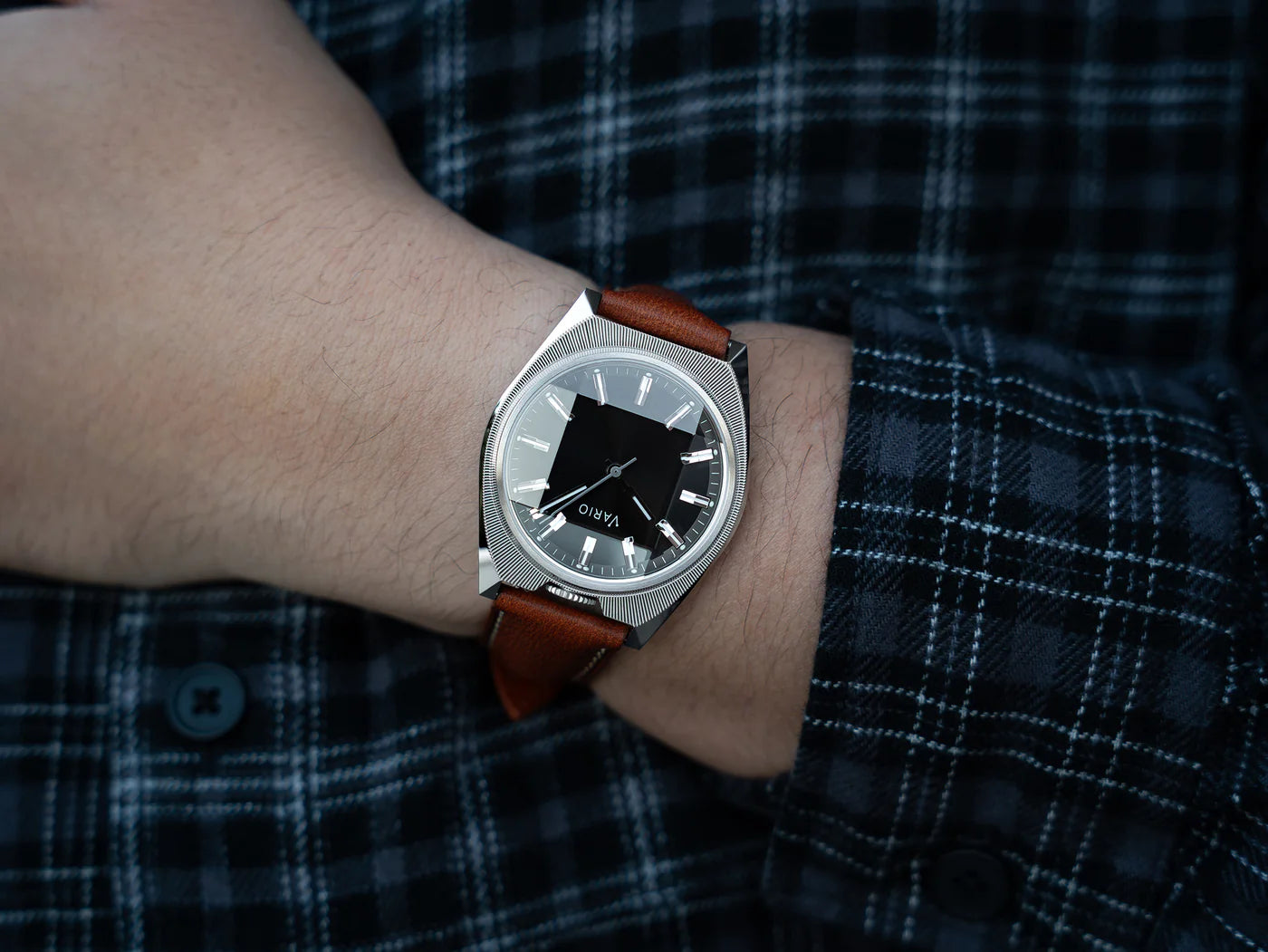 Vario Futurist Watch – Sunburst Black Fume