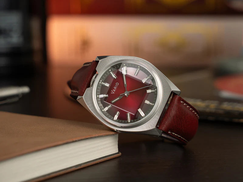 Vario Futurist Watch – Sunburst Red Fumé