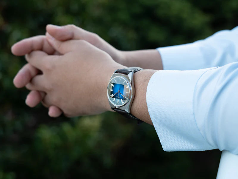 Vario Futurist Watch – Sunburst Blue Fume