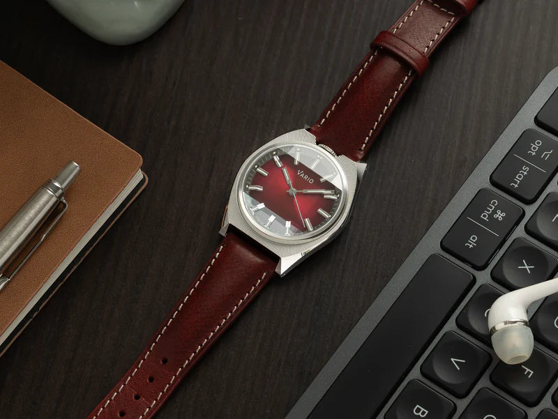 Vario Futurist Watch – Sunburst Red Fumé
