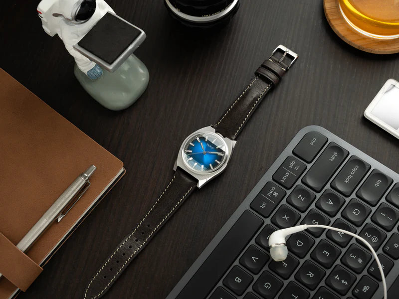 Vario Futurist Watch – Sunburst Blue Fume