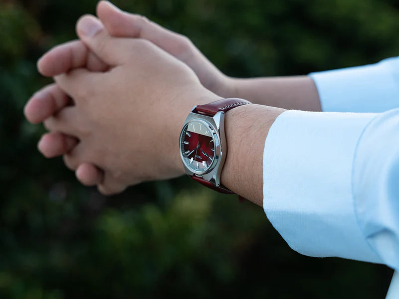 Vario Futurist Watch – Sunburst Red Fumé