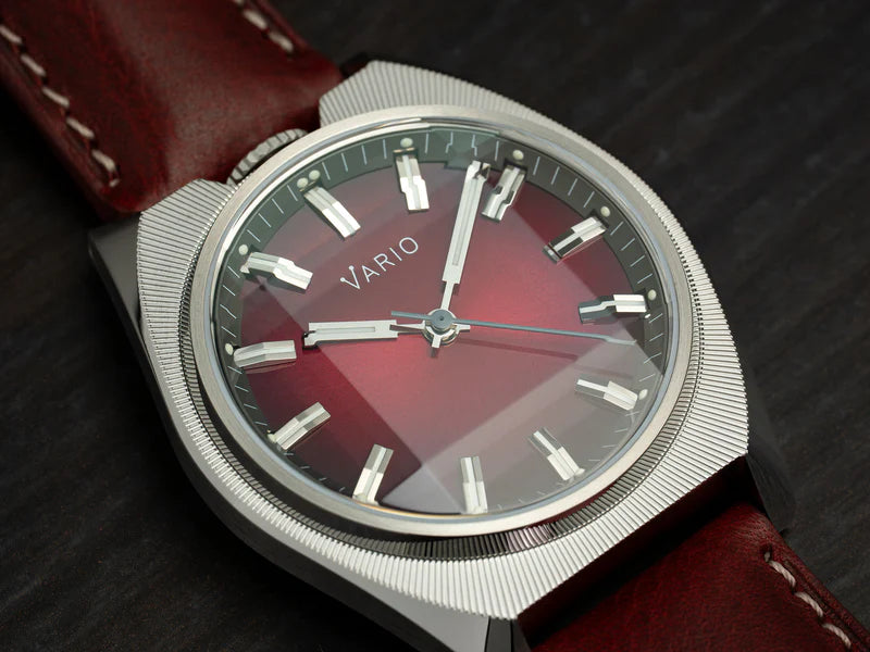 Vario Futurist Watch – Sunburst Red Fumé