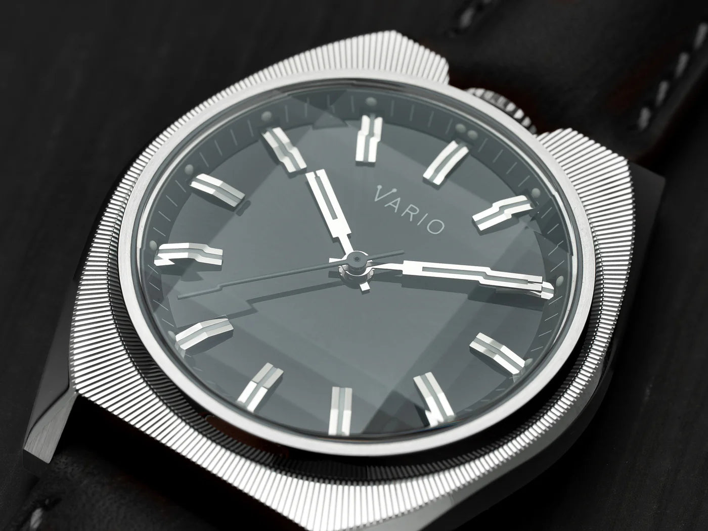 Vario Futurist Watch – Sunburst Black Fume