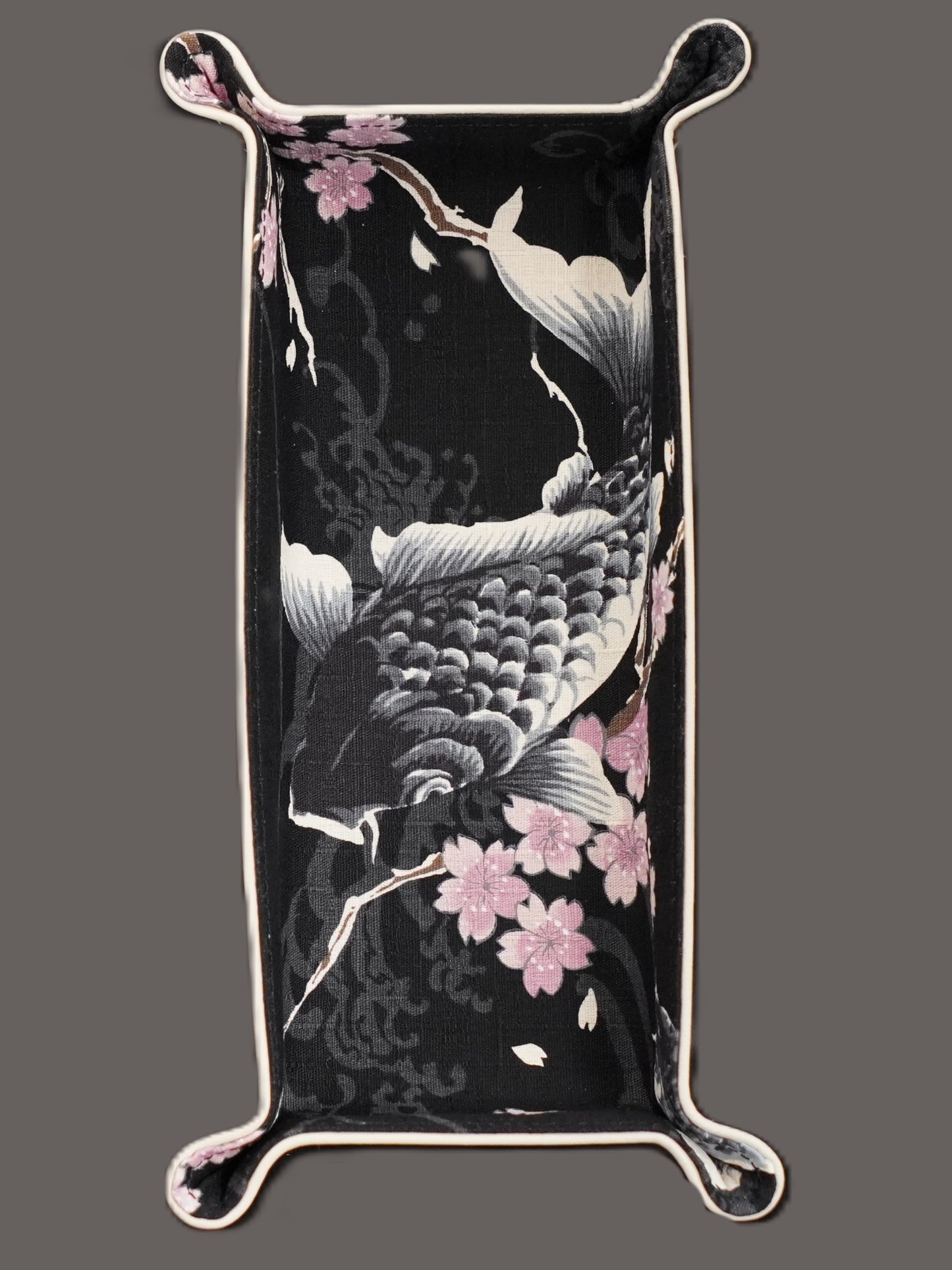 Plateau exclusif pour montres et bijoux – Pièces uniques réalisées à la main à partir de tissus de kimono japonais originaux, modèle Kois, noir et rose, 24 x 12 cm