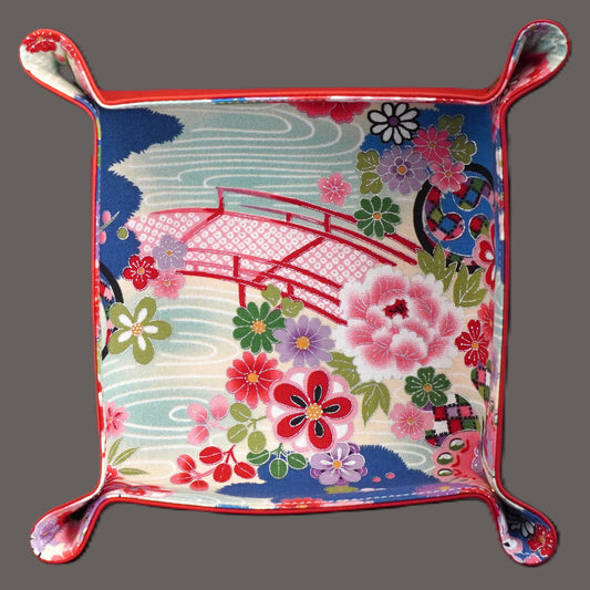 Plateau exclusif pour montres et bijoux – pièces uniques réalisées à la main à partir de tissus de kimonos japonais originaux, modèle Pont japonais et Papillon, 20 x 20 cm