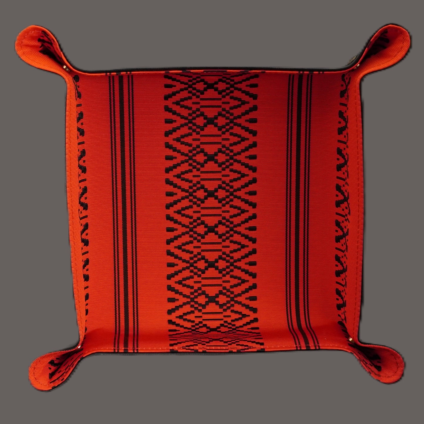 Plateau exclusif pour montres et bijoux – pièces uniques fabriquées à la main à partir de tissus de kimono japonais originaux, modèle Japan, noir et rouge, 20 x 20 cm