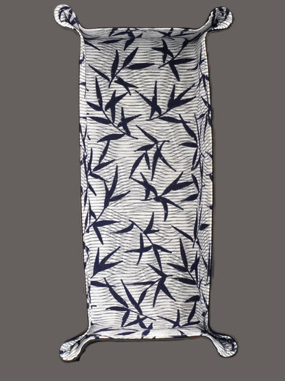 Plateau exclusif pour montres et bijoux – Pièces uniques fabriquées à la main à partir de tissus de kimonos japonais originaux, motif Branches du Japon bleu et blanc 24 x 12