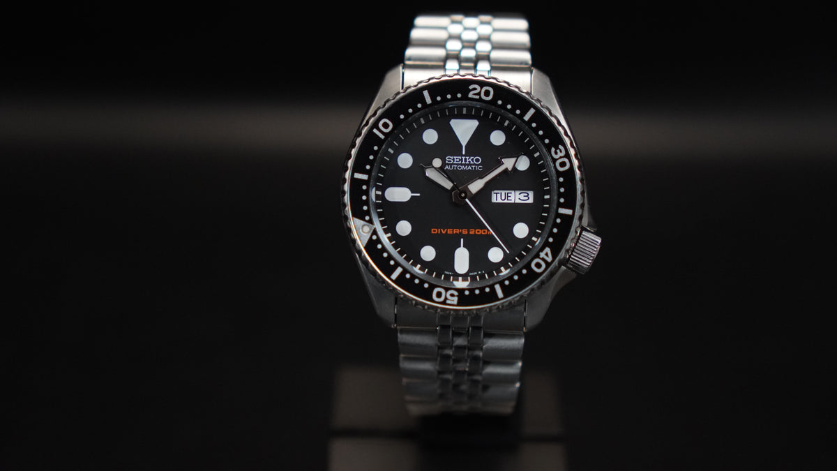 Seiko SKX007K2 Diver – Zifferblatt mit Wochentag in englischer Sprache