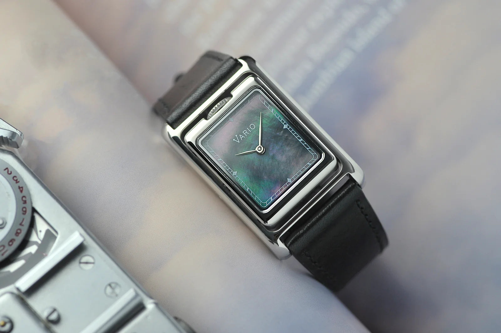 VARIO VERSA Reversible Dual Time Silver-Black MoP Watch – Japanese VARIO VERSA Reversible Dual Time Silver-Black MoP Watch – Japanese