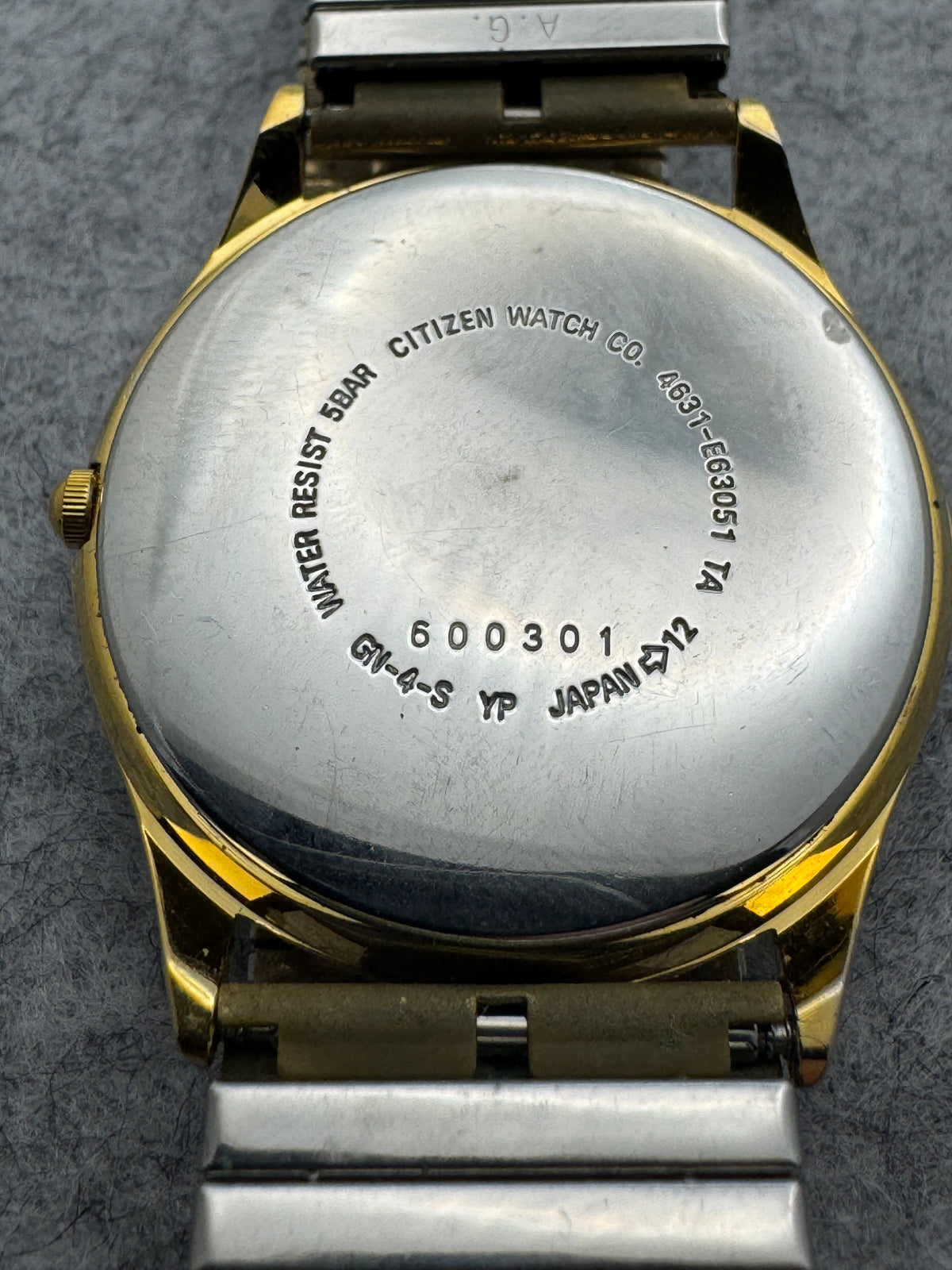 Citizen Forma – October 1986 - slim quartz dress watch, gold-tone – Caliber 4631