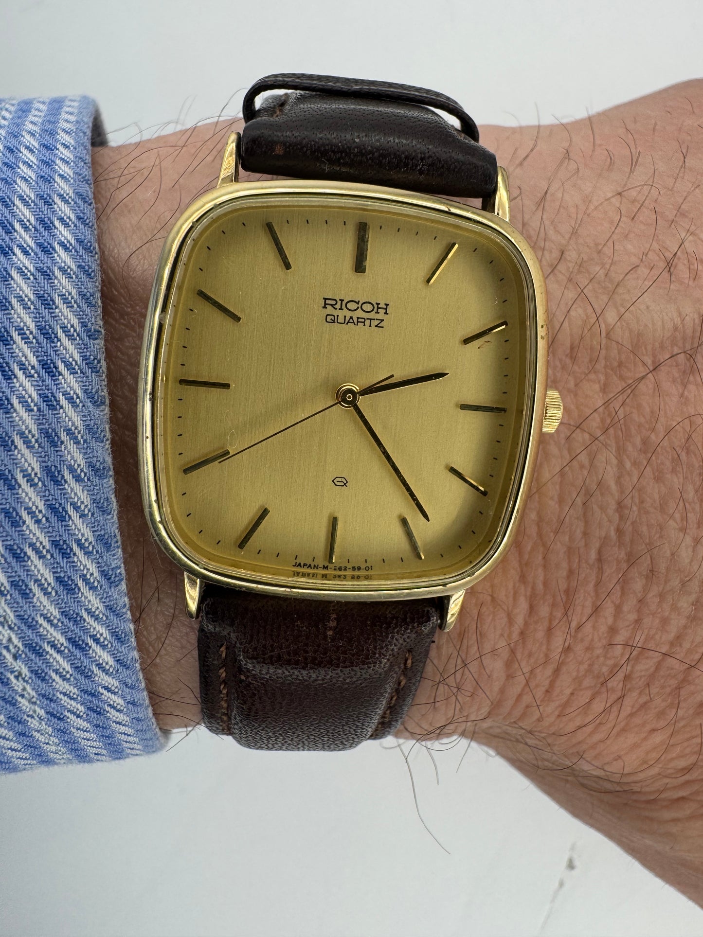 Ricoh Quartz Vintage Dress Watch Ref. 26283-4 – vergoldete rechteckige Japan-Dresswatch mit Originalbox, späte 1980er