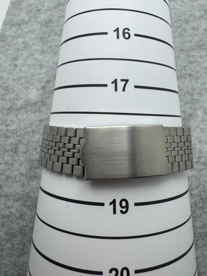 Citizen Seven Star Quartz – October 1983 – All-steel case with wing logo – Ref. 4-140427