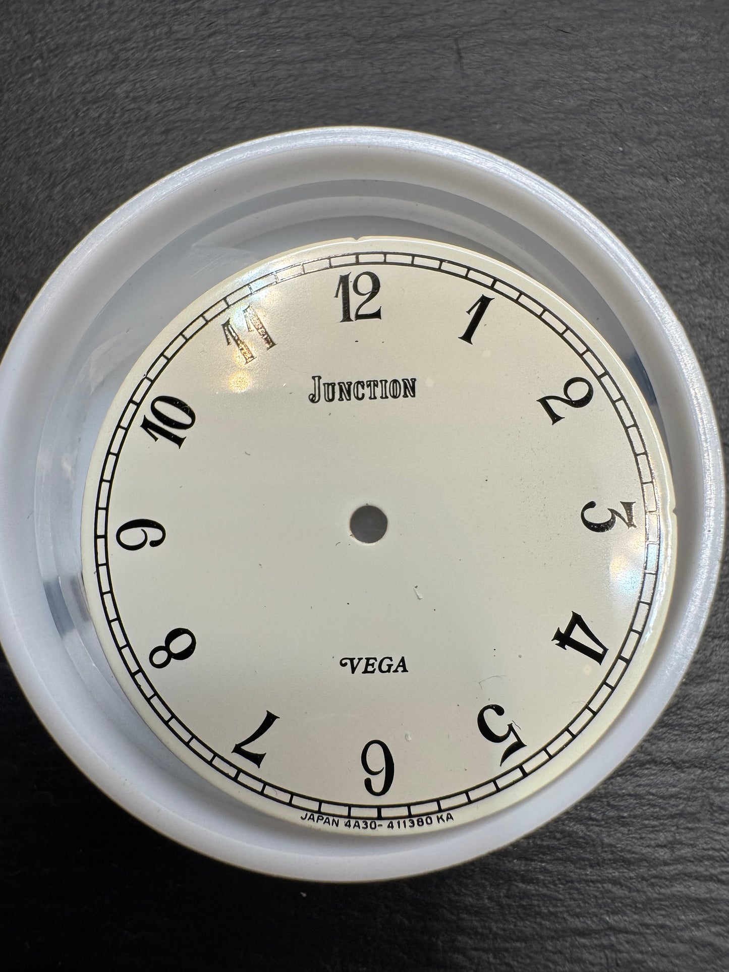 Citizen Original Dial 4A30-411380 "VEGA / Junction" (round, cream/railroad) – NOS