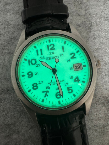 Seiko Quartz 7N42-8260 – Oktober 2001 – Feldzifferblatt mit Leuchtmasse und 24-Stunden-Skala – 10 BAR – Anfang 2026 revidiert