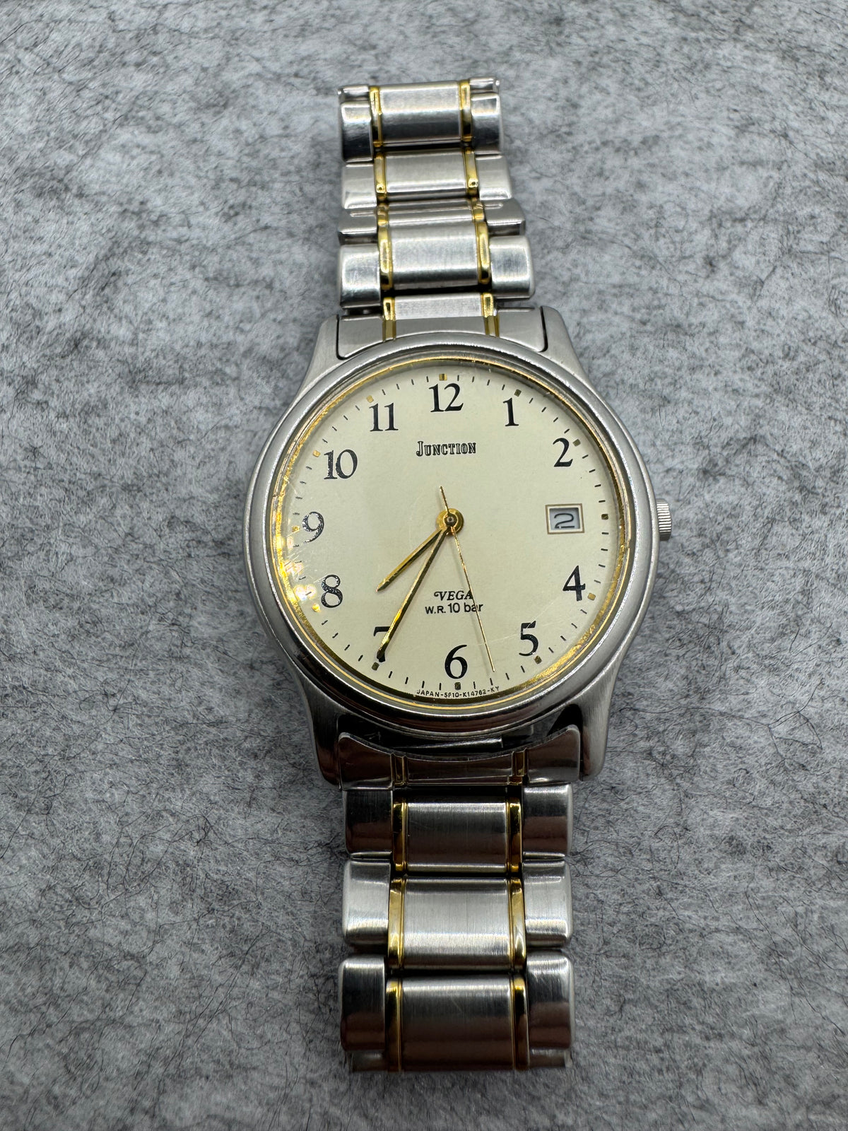 Citizen VEGA Junction Quartz – Ref. 5510-K04361 CKK – November 1992 – 10 bar, Date – Two-tone steel bracelet