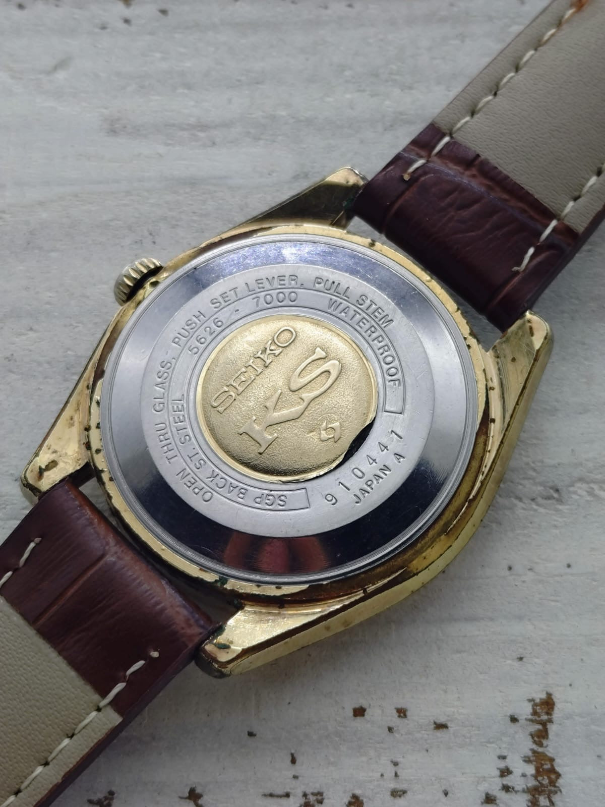 King Seiko Hi-Beat 5626-7000 – Calibre 5626A, Suwa Seikosha – boîtier plaqué or avec médaillon en or – janvier 1969 – récemment révisée
