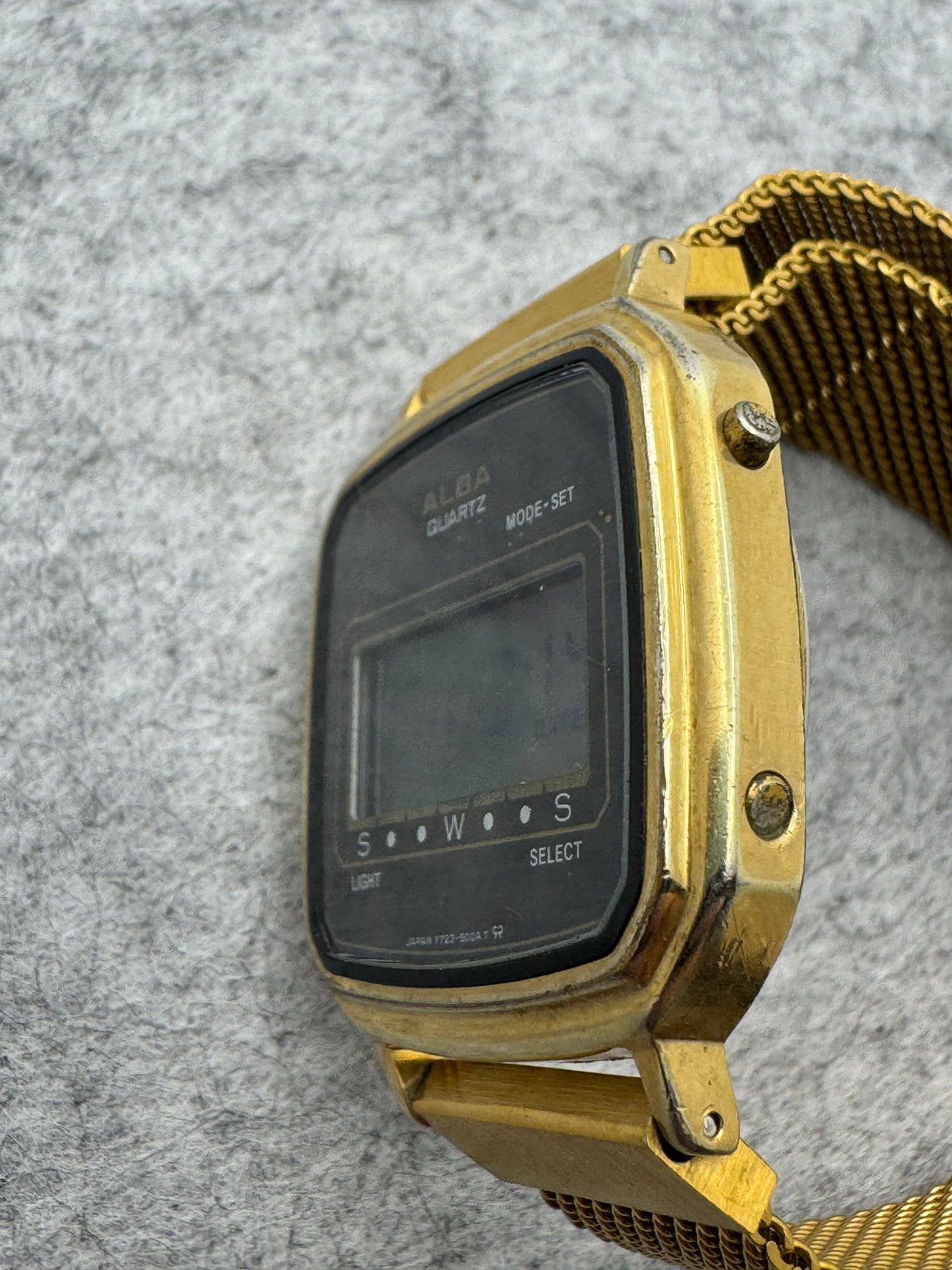 ALBA Quartz Y723-5000 – September 1989 – gold-plated digital watch with Milanese bracelet – serviced
