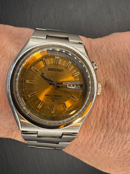 Seiko Bell-Matic (Oktober 1977) – mechanische Alarmuhr mit ikonischem Gold-Zifferblatt
