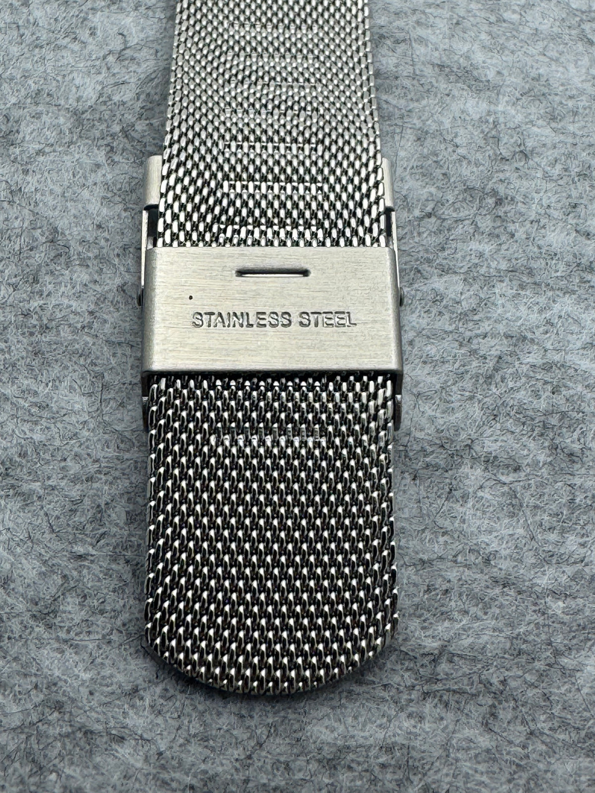 Seiko Quarz 7830-8000 – März 1977 – nur 6,4 mm flach – Tropical Dial - neuwertiges Milanaise-Armband